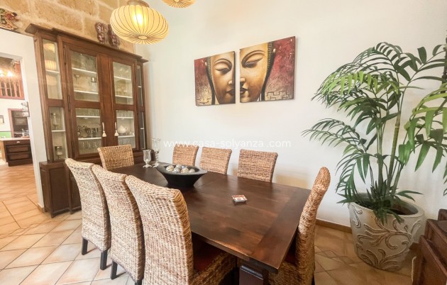 Resale - Villa / Semi detached - Jávea