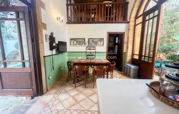 Resale - Villa / Semi detached - Jávea