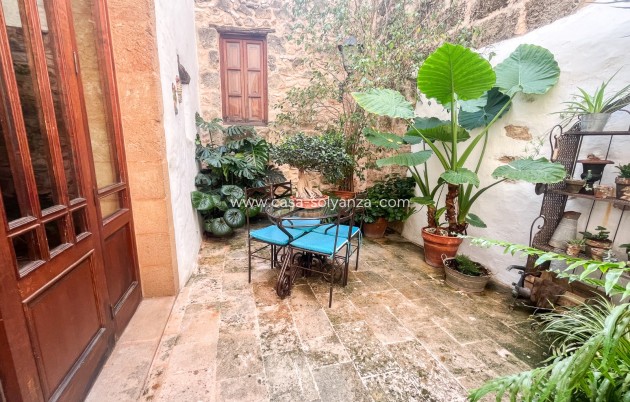 Resale - Villa / Semi detached - Jávea