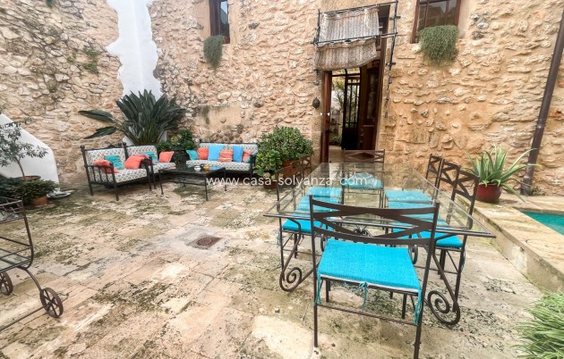 Resale - Villa / Semi detached - Jávea