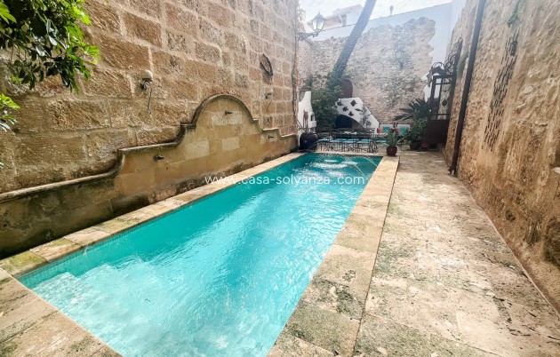 Resale - Villa / Semi detached - Jávea