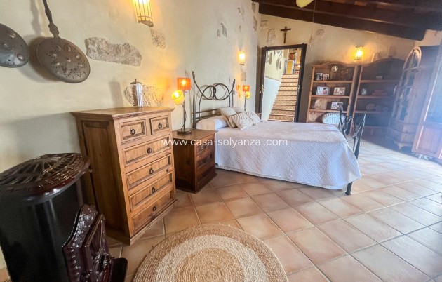 Resale - Villa / Semi detached - Jávea