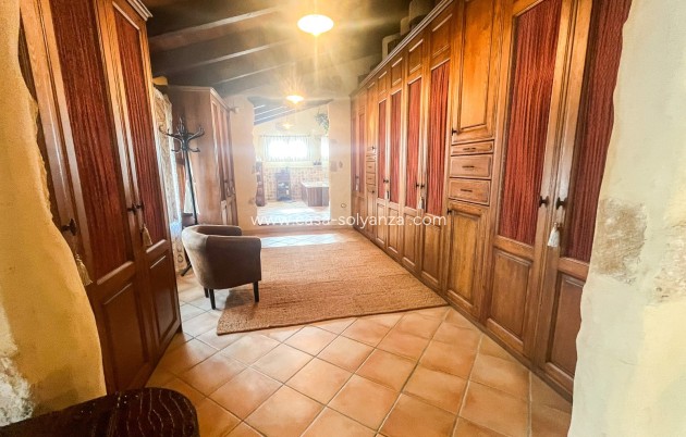 Resale - Villa / Semi detached - Jávea