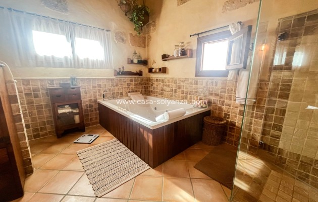 Resale - Villa / Semi detached - Jávea