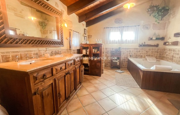 Resale - Villa / Semi detached - Jávea