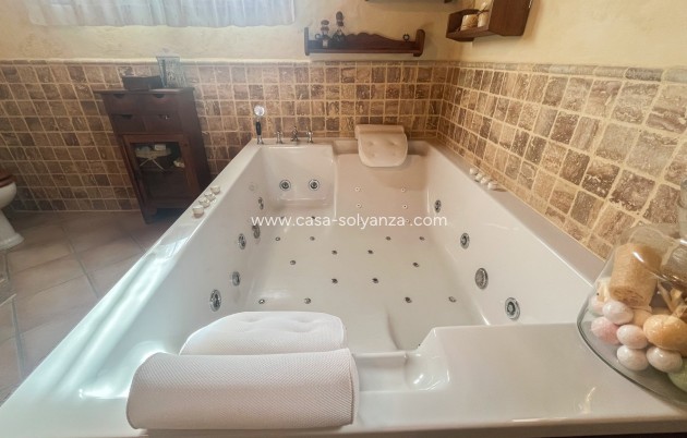 Resale - Villa / Semi detached - Jávea