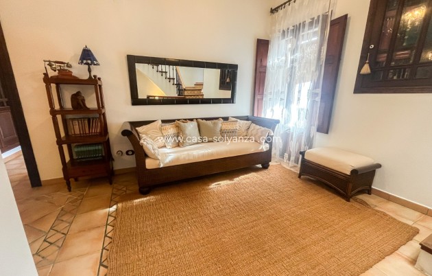 Resale - Villa / Semi detached - Jávea