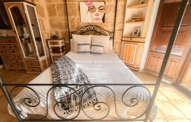 Resale - Villa / Semi detached - Jávea