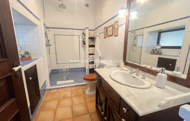 Resale - Villa / Semi detached - Jávea