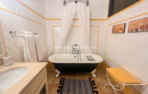 Resale - Villa / Semi detached - Jávea