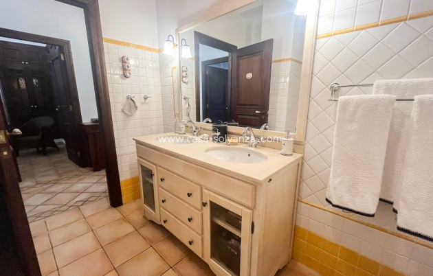 Resale - Villa / Semi detached - Jávea