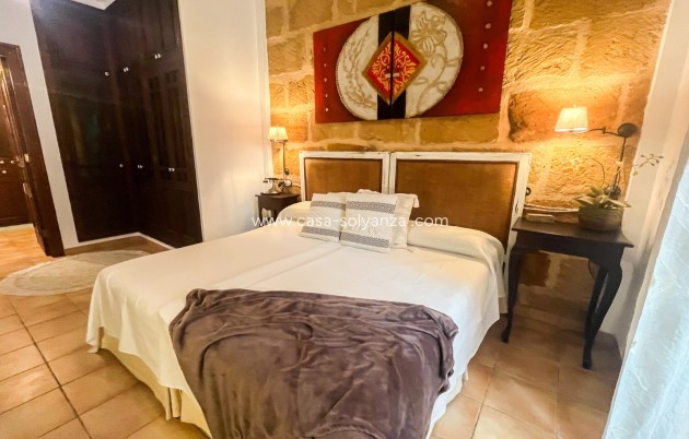 Resale - Villa / Semi detached - Jávea