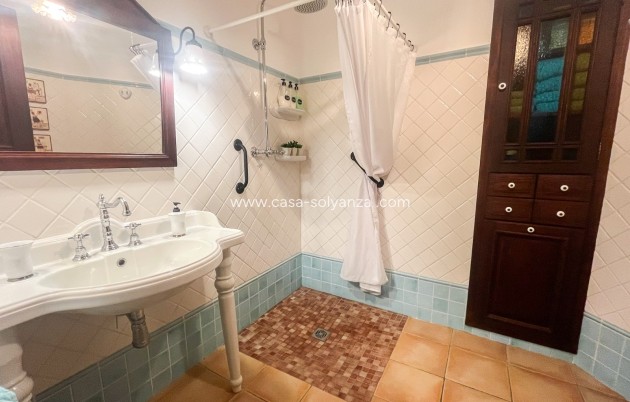 Resale - Villa / Semi detached - Jávea