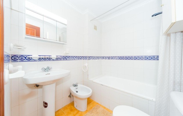 Resale - Apartment / flat - Torrevieja - Calas Blanca