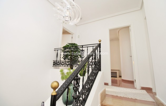 Reventa - Villa - Villamartin - Los Dolses