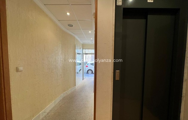 Resale - Apartment / flat - Torrevieja - CENTRO CASCO URBANO