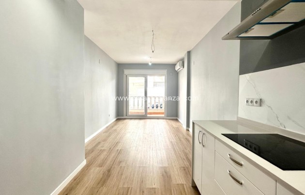 Resale - Apartment / flat - Torrevieja - La Mata