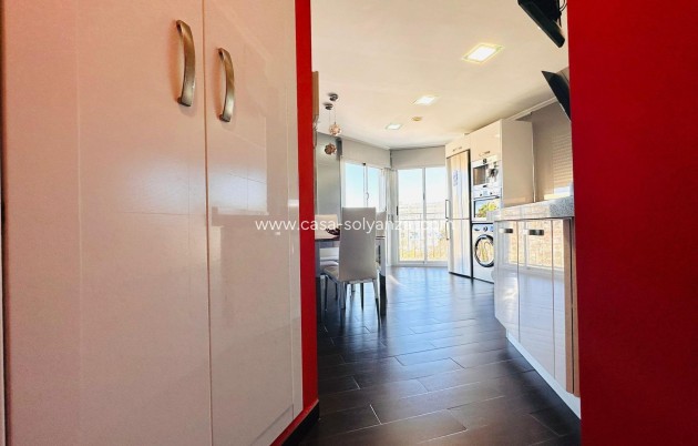 Resale - Apartment / flat - Torrevieja - Estacion Autobuses