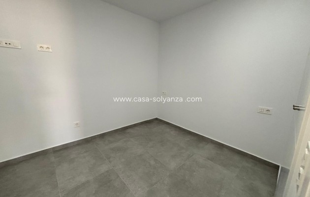 Resale - Apartment / flat - Torrevieja - Estacion Autobuses