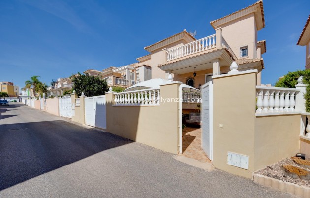 Wiederverkauf - Villa - Orihuela Costa - Urbanización Perla del Mar