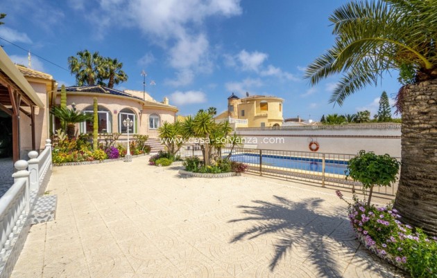 Resale - Villa - San Luis - Inland