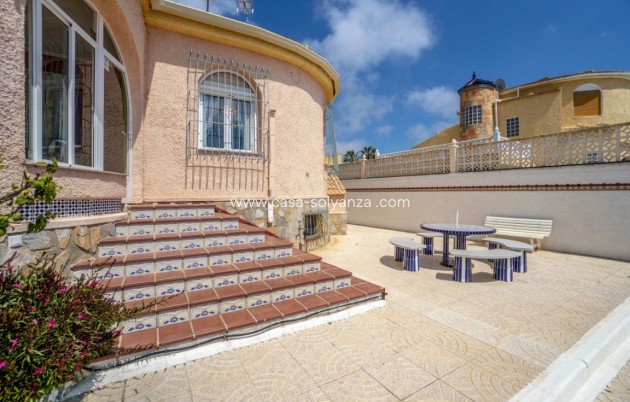 Resale - Villa - San Luis - Inland