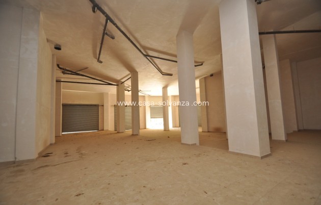 Revente - Commercial - Elda - Inland