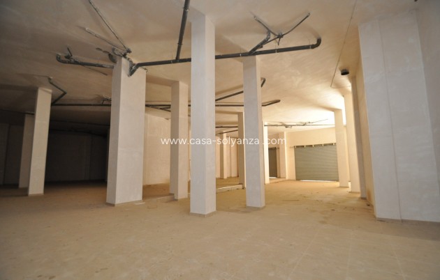 Revente - Commercial - Elda - Inland