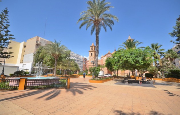 Resale - Apartment / flat - Torrevieja - Center