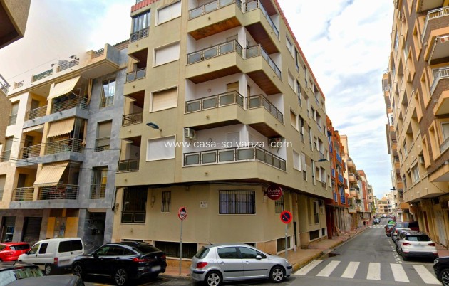 Herverkoop - Appartement / flat - Torrevieja - Paseo Maritimo