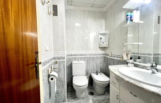 Revente - Appartement - Torrevieja - Paseo Maritimo