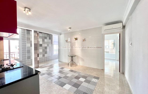 Revente - Appartement - Torrevieja - Paseo Maritimo