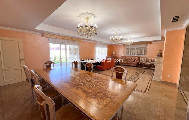 Wiederverkauf - Independent villa - Orihuela Costa