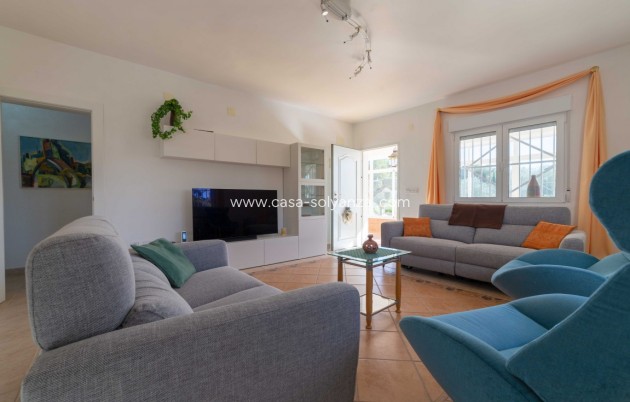 Resale - Country Property/Finca - Albatera