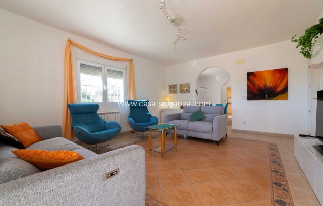 Resale - Country Property/Finca - Albatera