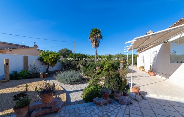 Resale - Country Property/Finca - Albatera