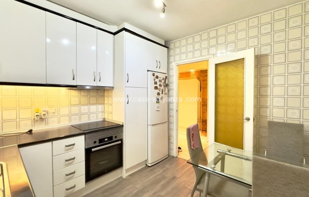 Resale - Apartment / flat - Torrevieja - Center