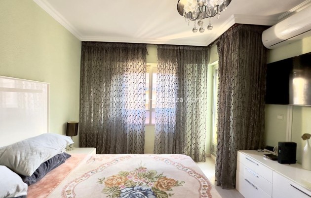 Resale - Apartment / flat - Torrevieja - Center