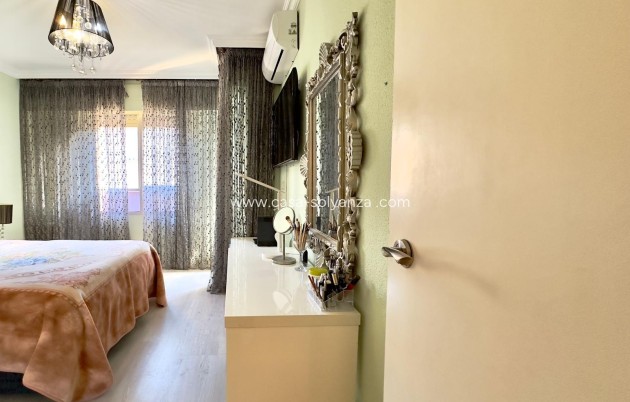 Resale - Apartment / flat - Torrevieja - Center