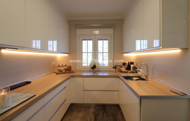 Resale - Villa - Orihuela Costa - Villamartin