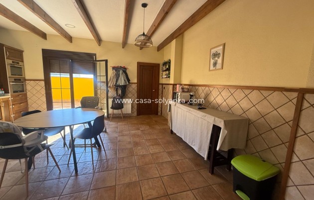 Wiederverkauf - Stadthaus - Avileses