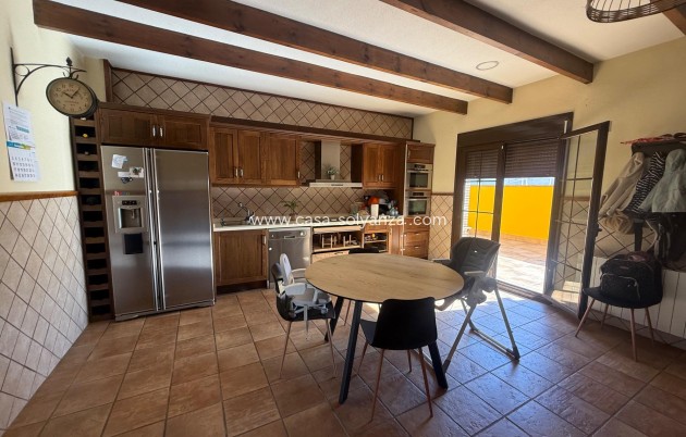 Wiederverkauf - Stadthaus - Avileses