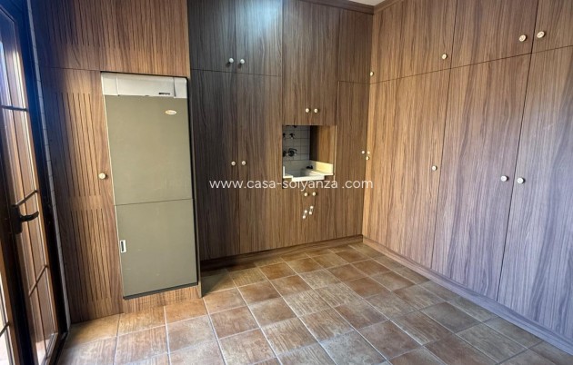 Wiederverkauf - Stadthaus - Avileses