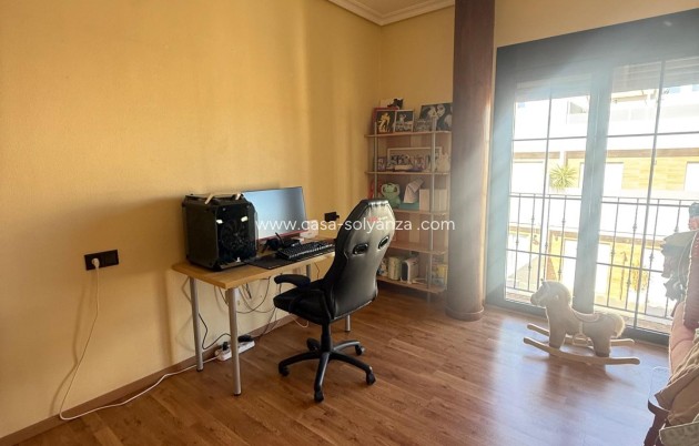 Wiederverkauf - Stadthaus - Avileses