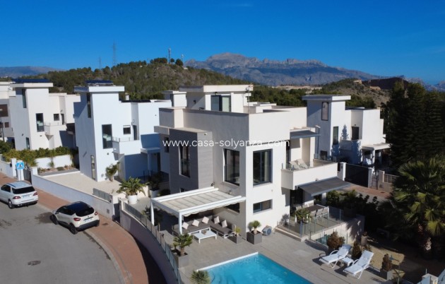 Resale - Villa - La Nucía - Costa Blanca