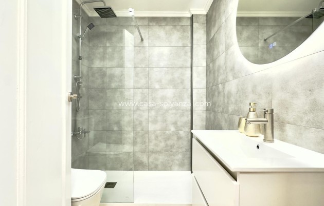 Resale - Apartment / flat - Torrevieja - Center