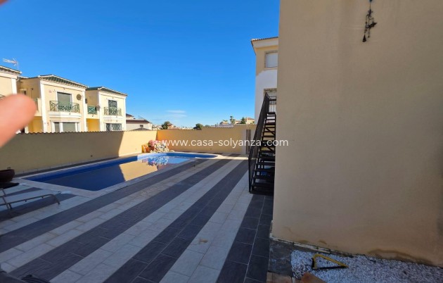 Resale - Villa - Orihuela Costa - Villamartín