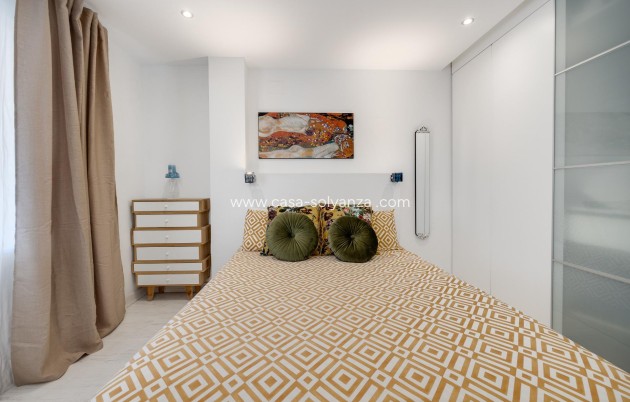 Resale - Apartment / flat - Torrevieja - Playa De Los Naufragos