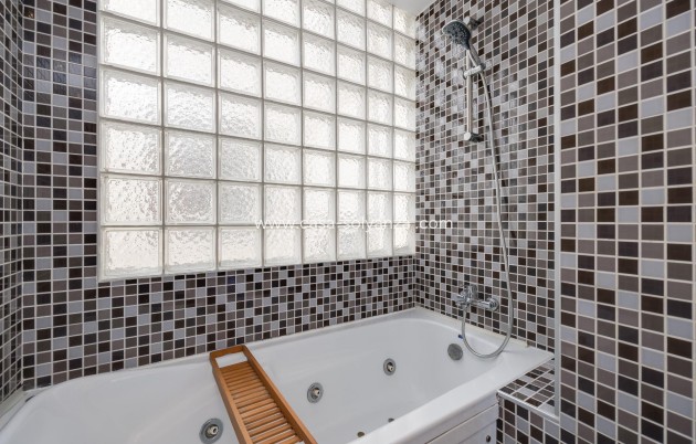 Resale - Apartment / flat - Torrevieja - Playa De Los Naufragos