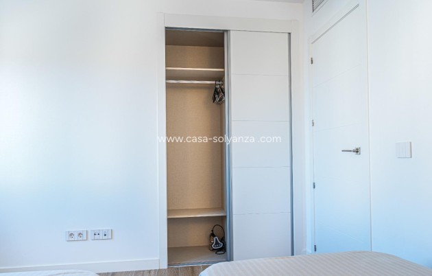 Resale - Apartment / flat - Torrevieja - Punta Prima